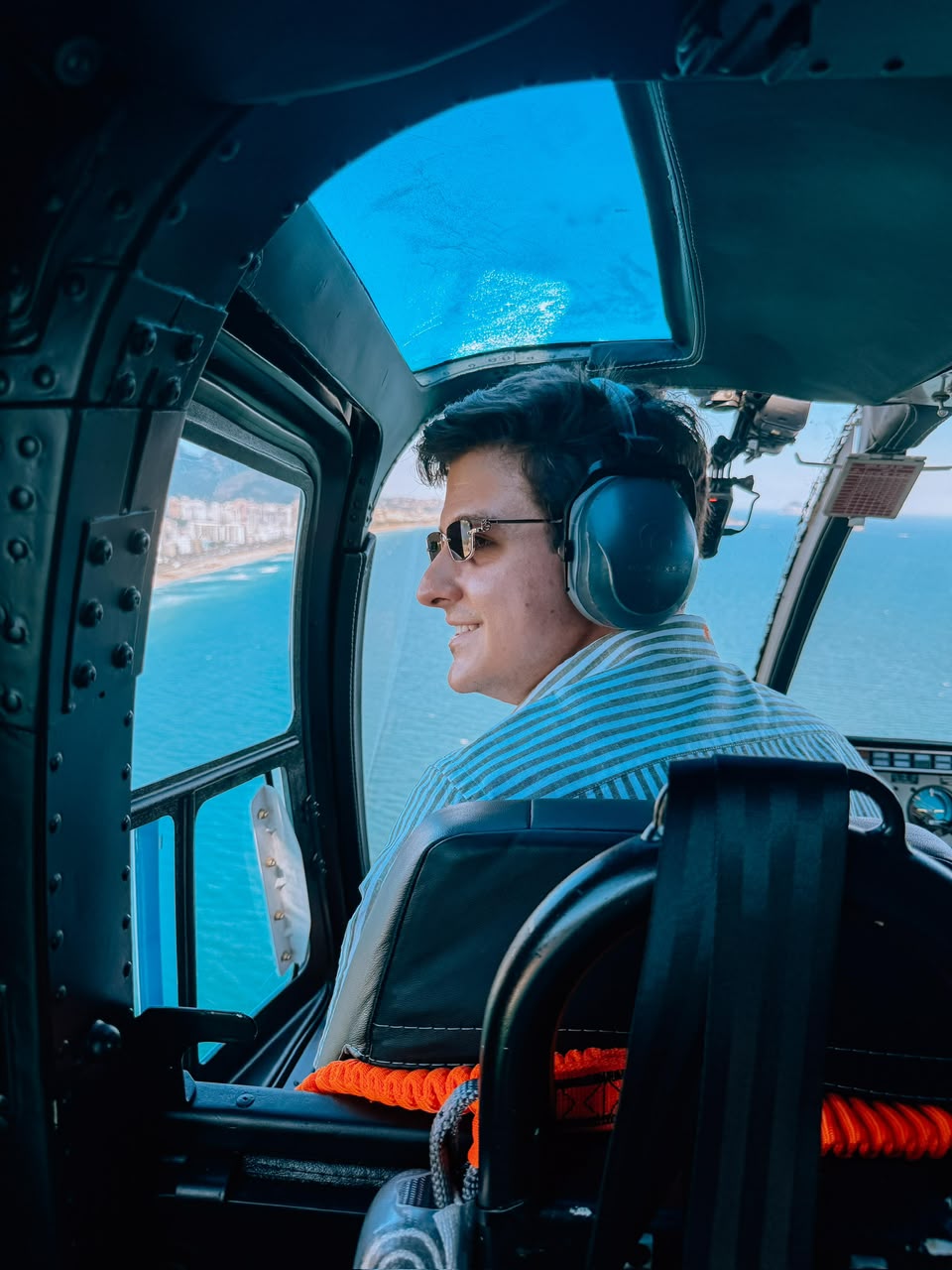 Vitor Rodrigues em uma viagem de helicóptero